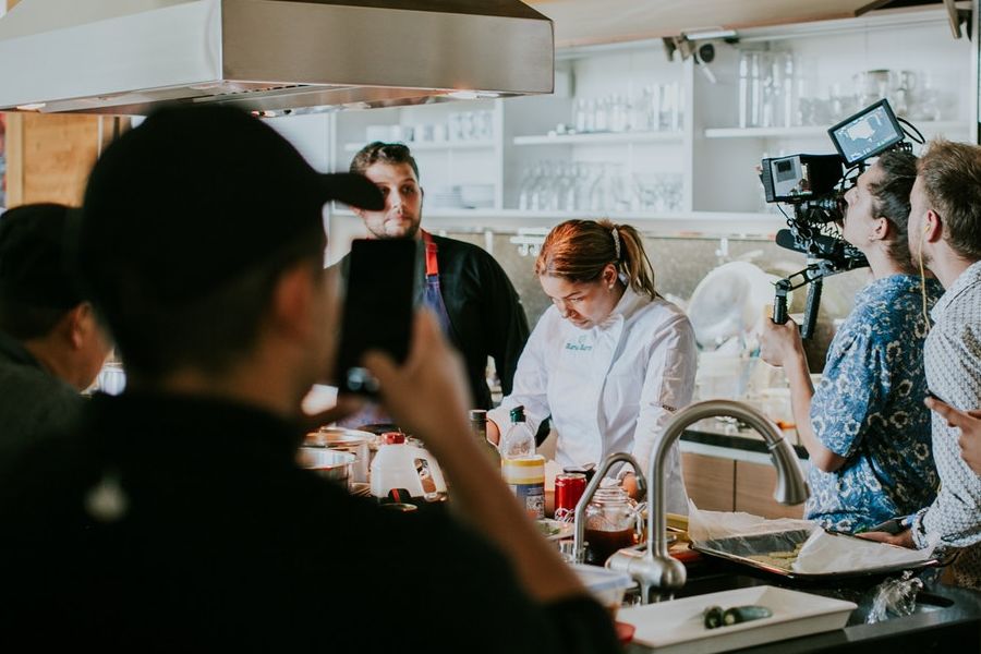 dom produkcyjny realizujący film promocyjny restauracji